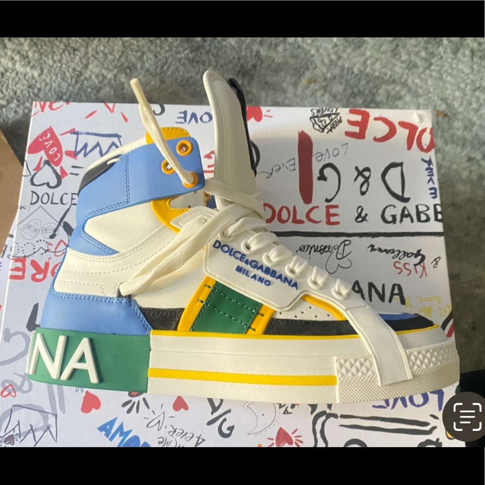 BRAND NEW NEVER BEEN WORN